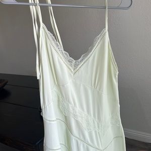 NEVER WORN ROMANTIC LIGHT LIGHT GREEN ZARA DRESS. SIZE MEDIUM. 35$ OBO